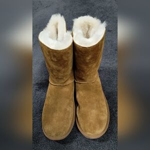 Koolaburra UGG Remley Short Chestnut Boots Sz 8 Slip On Suede Leather Fur Bootie